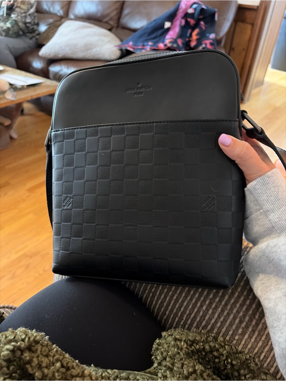 Black Men's Checker-Texture Messenger Bag - Louis Vuitton Style